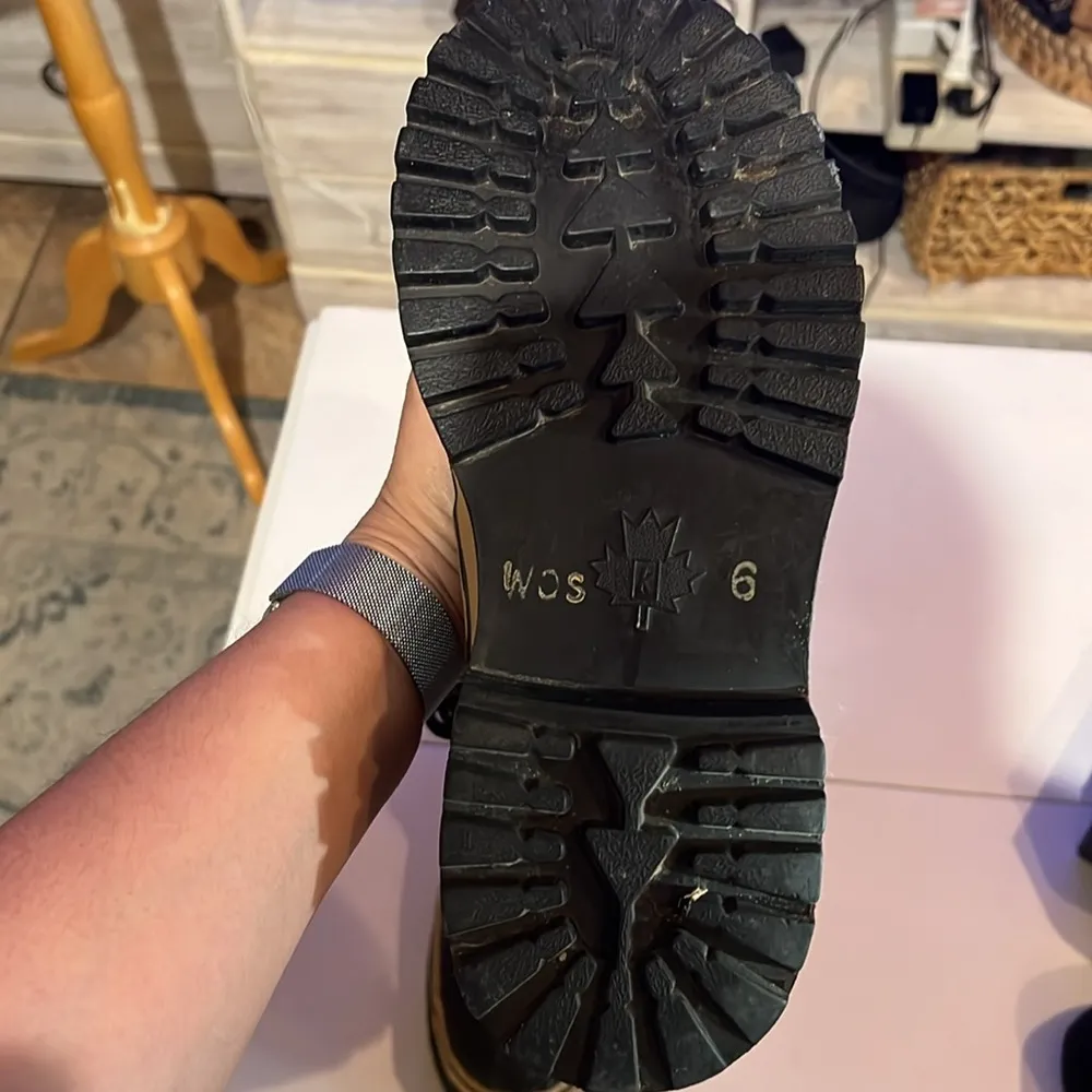 Sorel winter boots wool lining women’s size 6 - Image 8