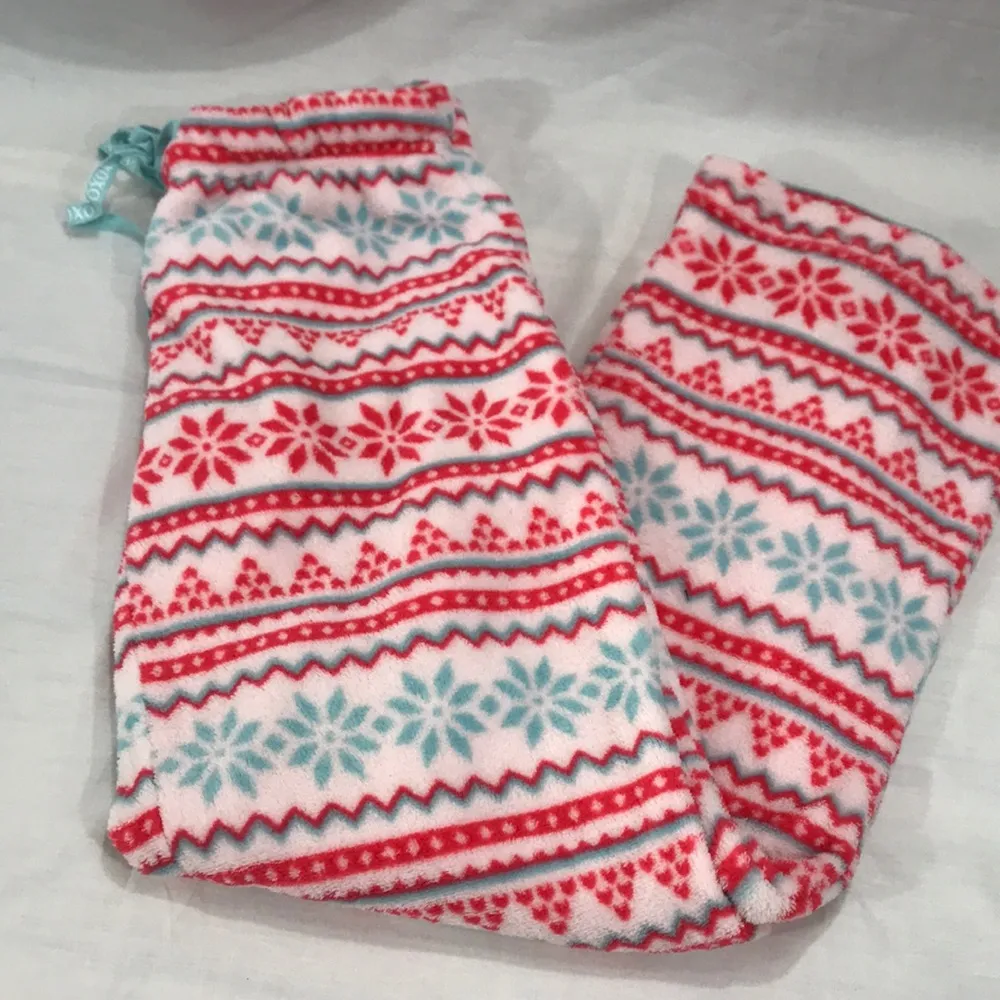 XOXO Snowflake More Lazy Days PJs Red White Size Medium - Image 4