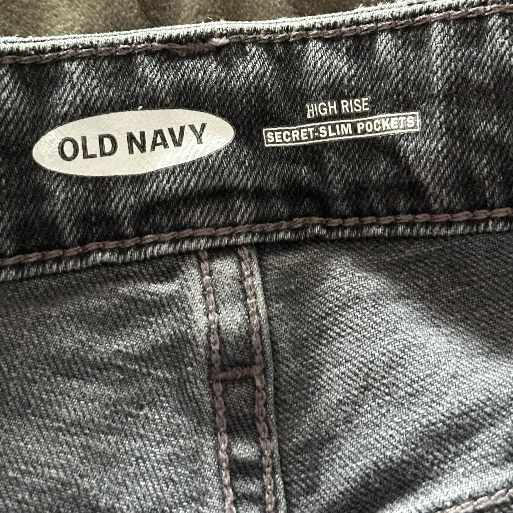 Old Navy Dark Wash Black/Grey Denim Shorts Size 6‎ - Image 8