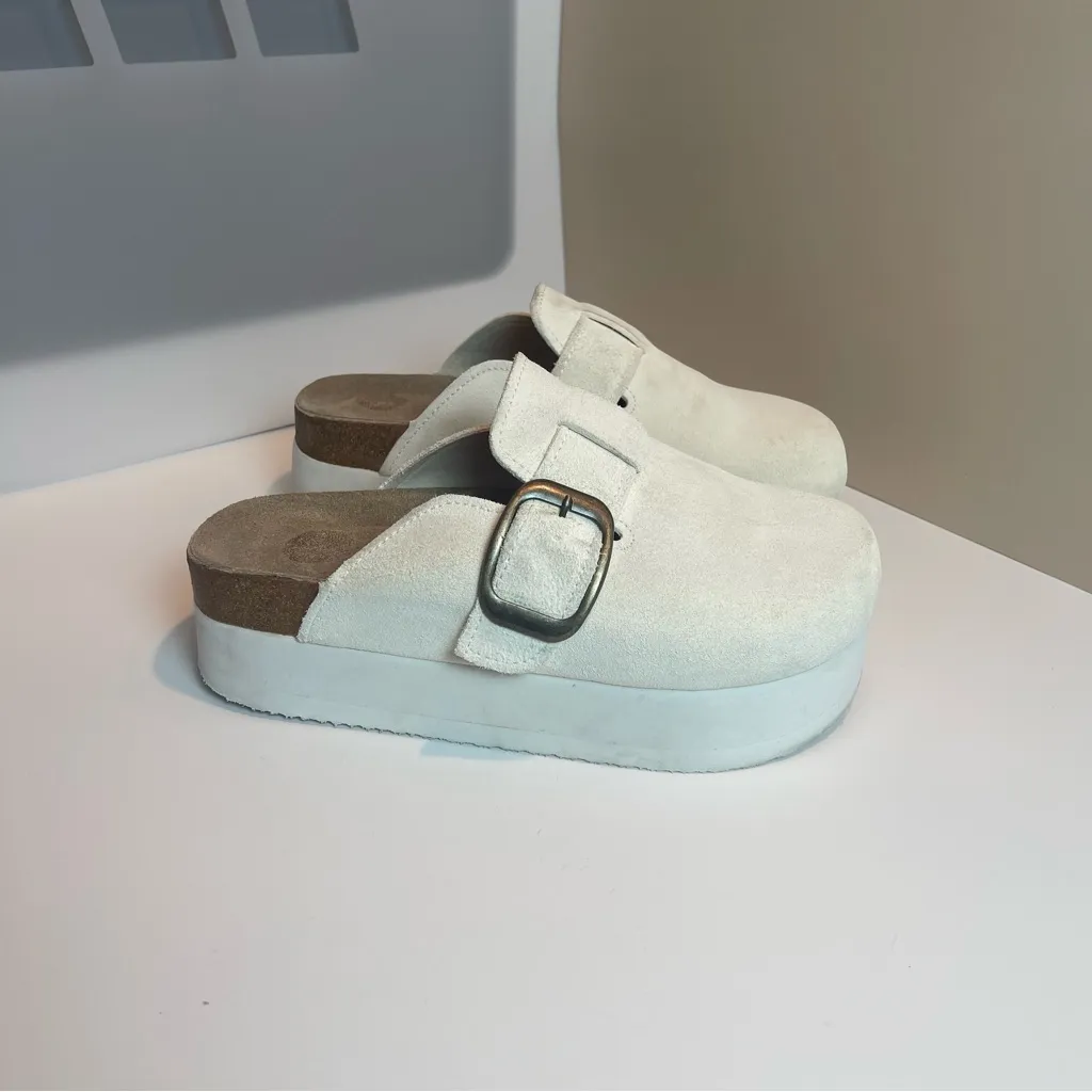 Cushionaire Granola Women’s Platform White Suede Clog Mule Size 7 - Image 5