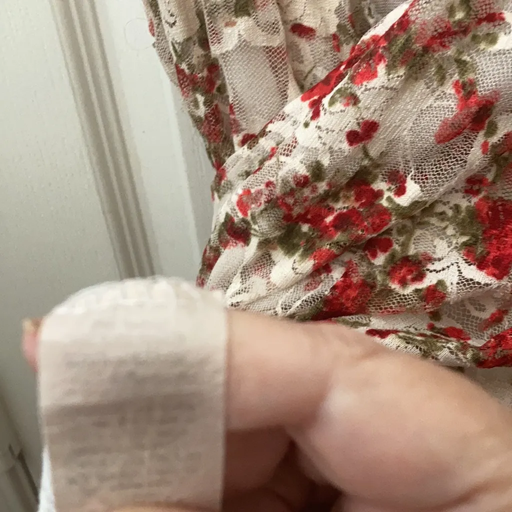 FINAL MARKDOWN Julies closet Stretchy lace tank top medium - Image 5