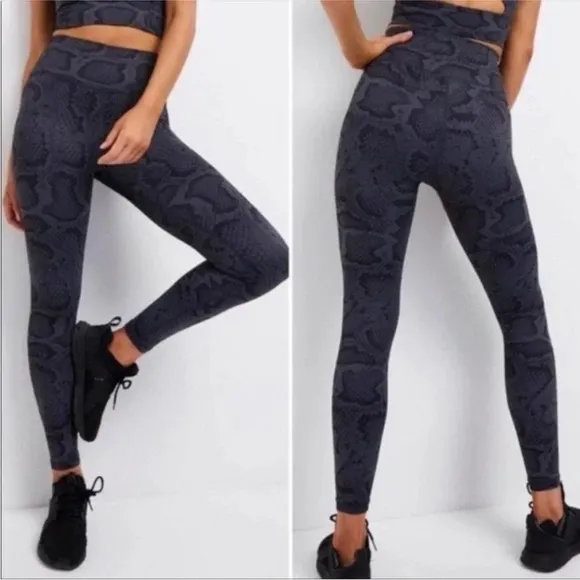 ALL FENIX Anthropologie High Rise Blue Snakeskin Print Leggings Size Extra Small Black - Image 2