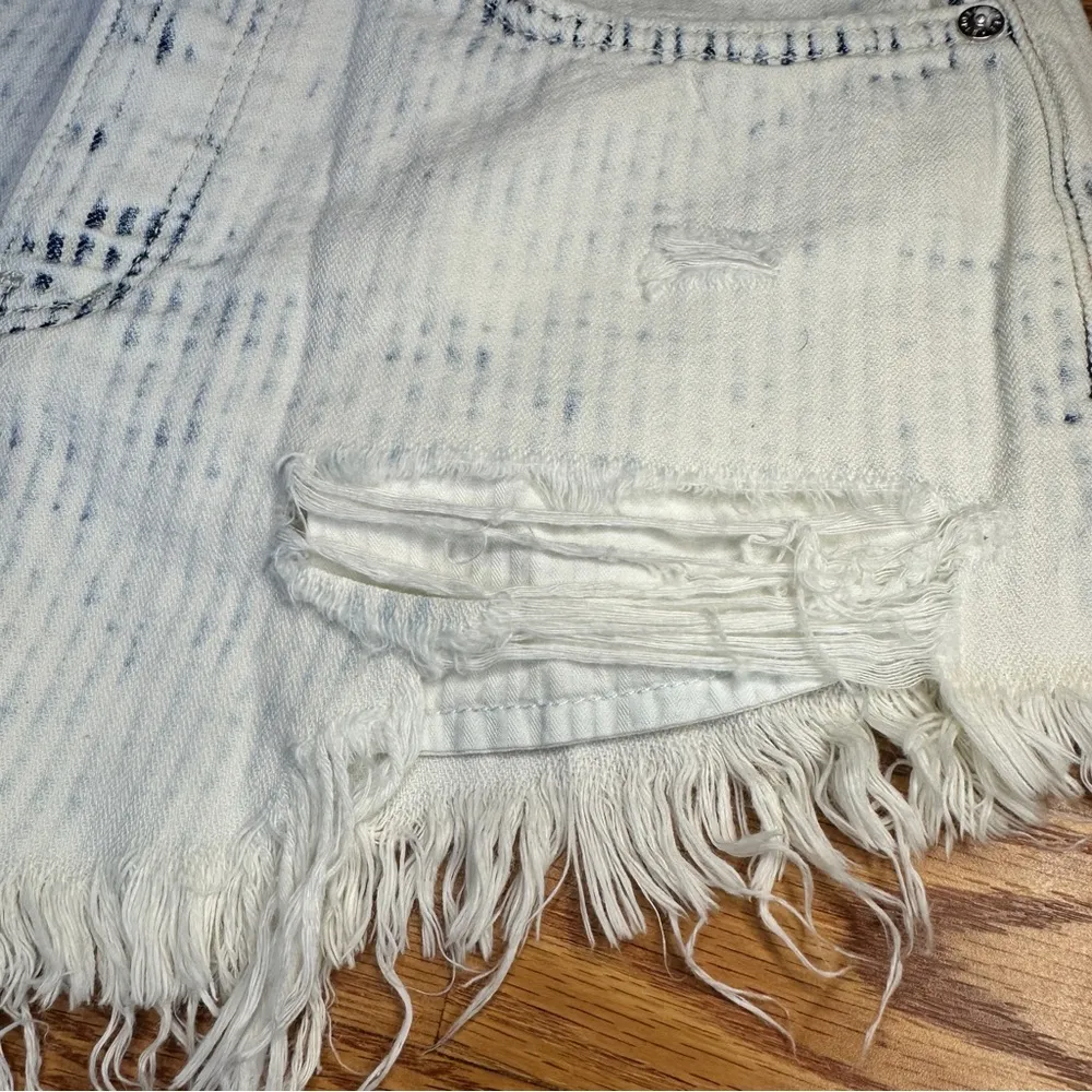 Free People Ivory Comb Distressed High Rise Cutoff Shorts 26 Acid Wash NWT - Image 10