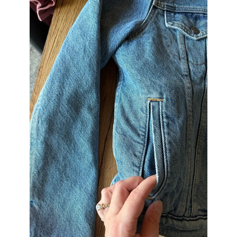 Levi’s Sherpa Trucker Jean Jacket Size Small - Image 3