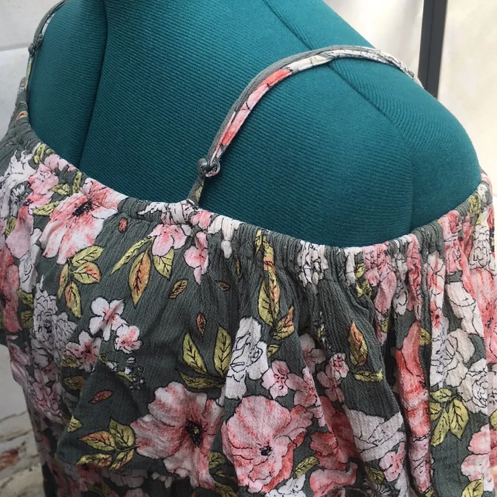 Billabong Off-The-Shoulder Cold Shoulder Ruffle Neckline Floral Print Top - Image 4