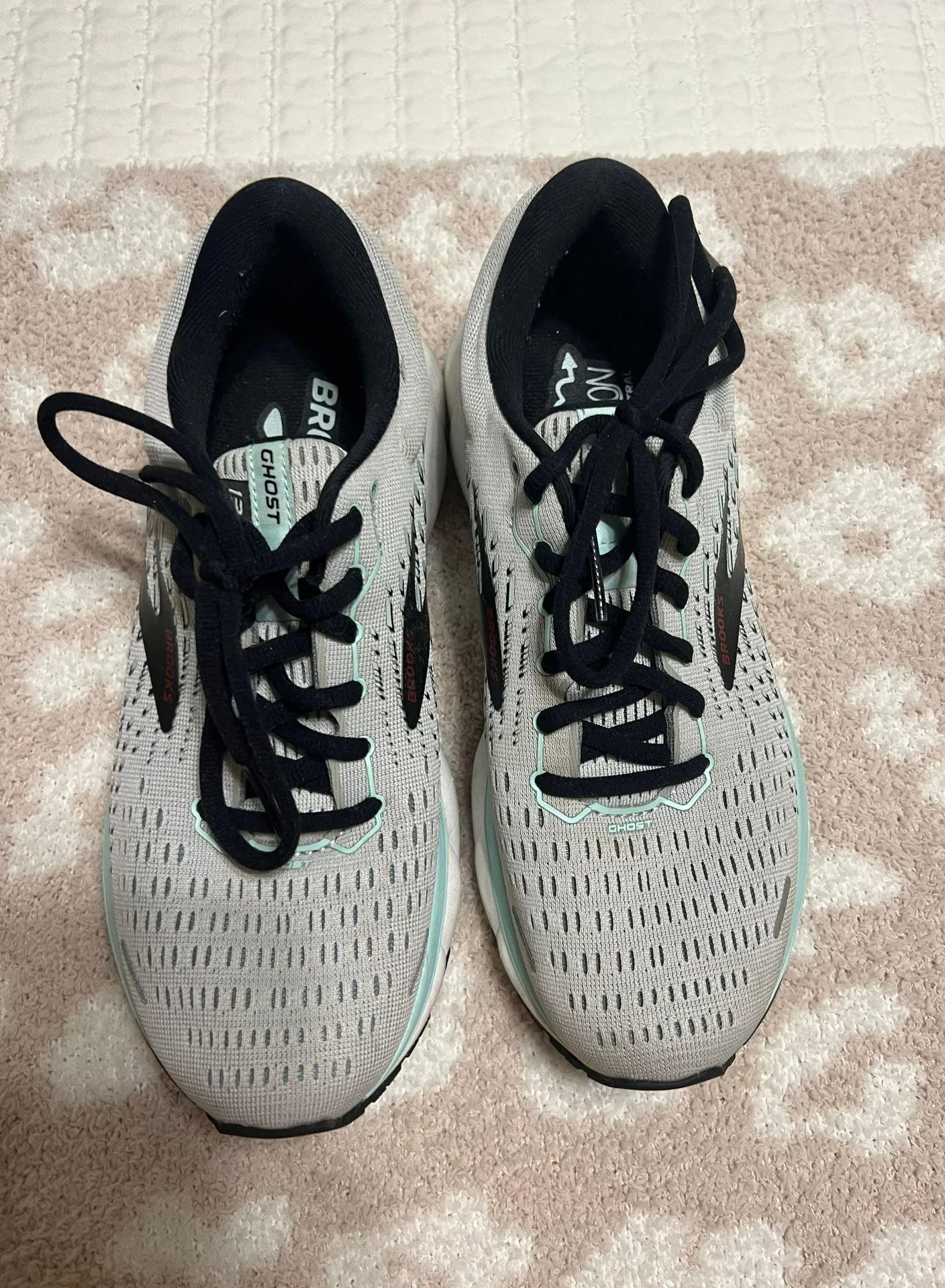 Brooks Ghost 13 Size 7 - Image 2