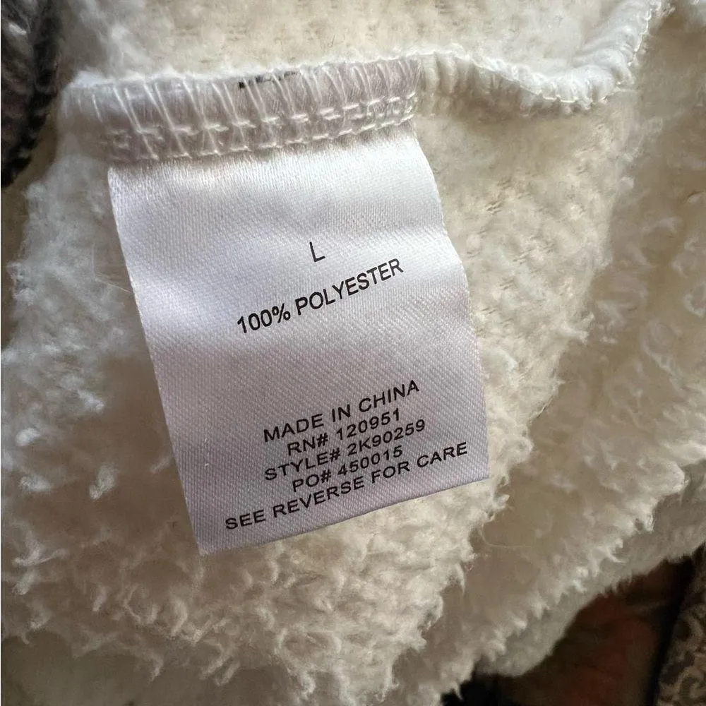 Sherpa button up plaid trim button waist length shacket. Size Large - Image 6