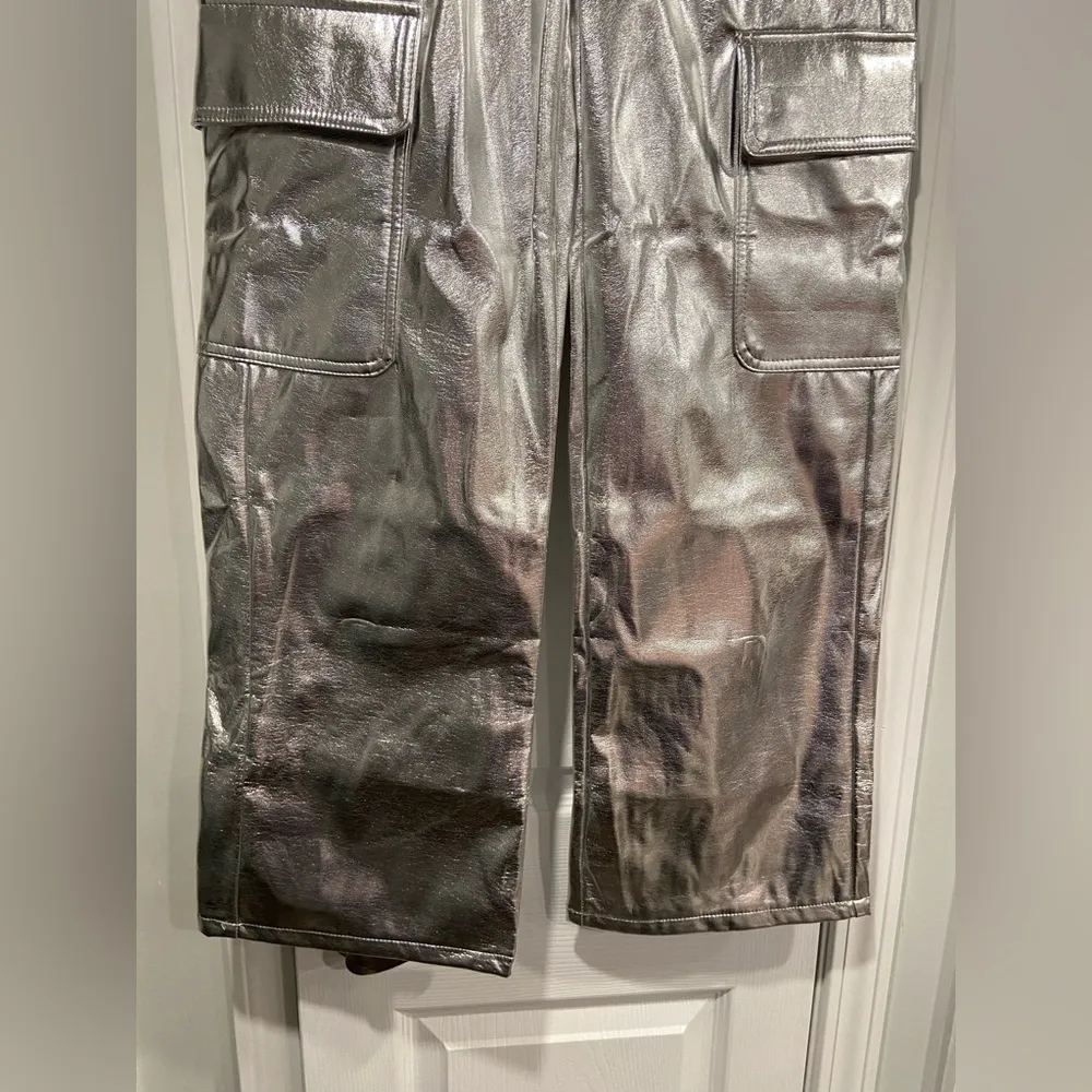 NWT No Boundaries Size XS Silver Metallic Relaxed Fit Wide Leg Cargo Pants - Image 5