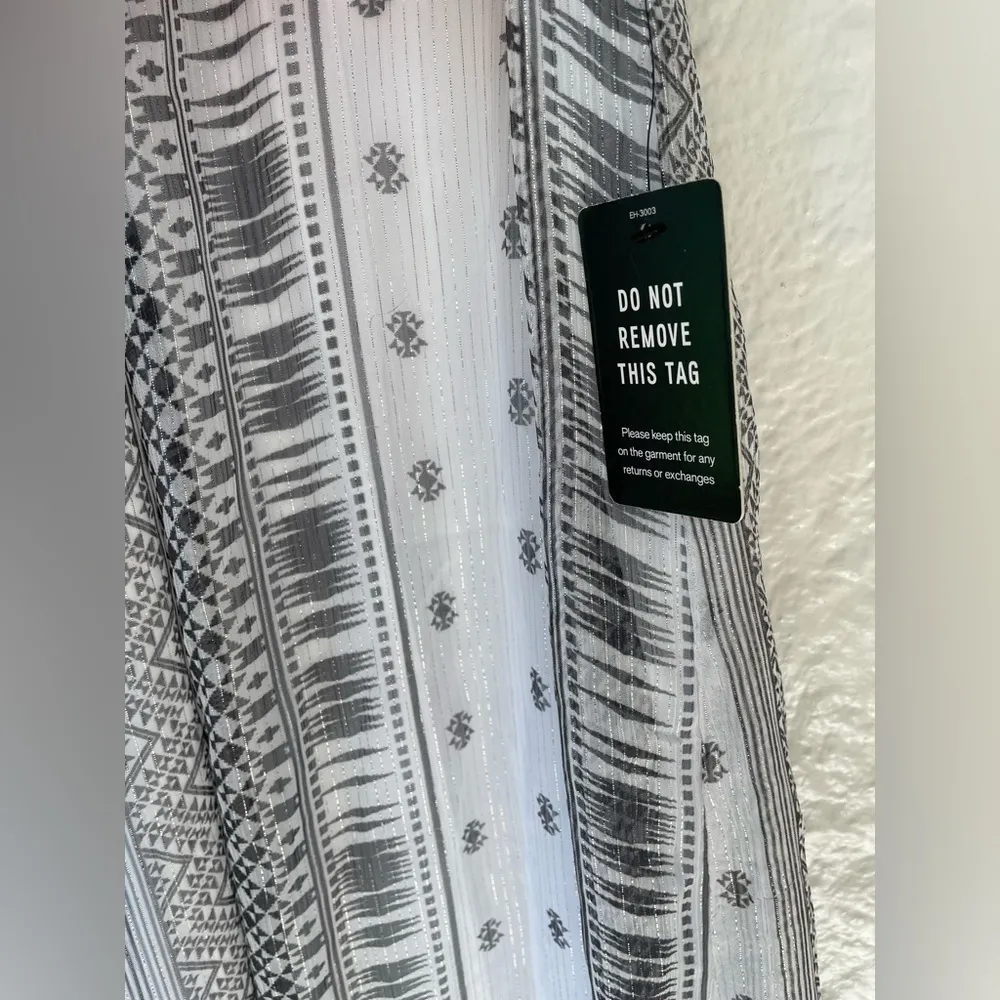 NWT Express fully lined, silver, white halter neck, back slit maxi dress; XS - Image 5