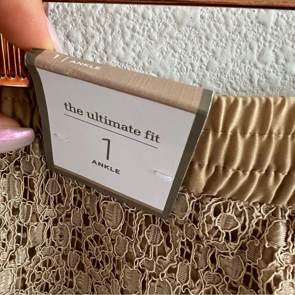 NWT Chicos The Ultimate Fit Lace Neutral Pull On Ankle Pants 1 (Med) - Image 7