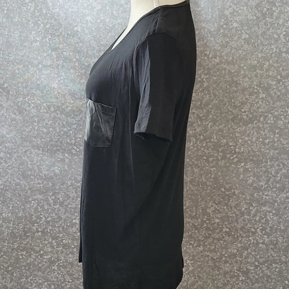 Pink Victoria's Secret pocket tee size medium - Image 4