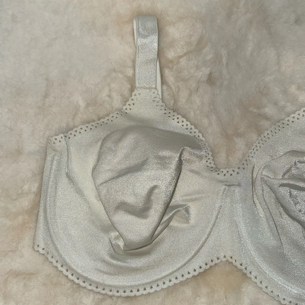 Playtex 7532 Body Fusion Seamless Underwire White Bra Women’s 42D - Image 3