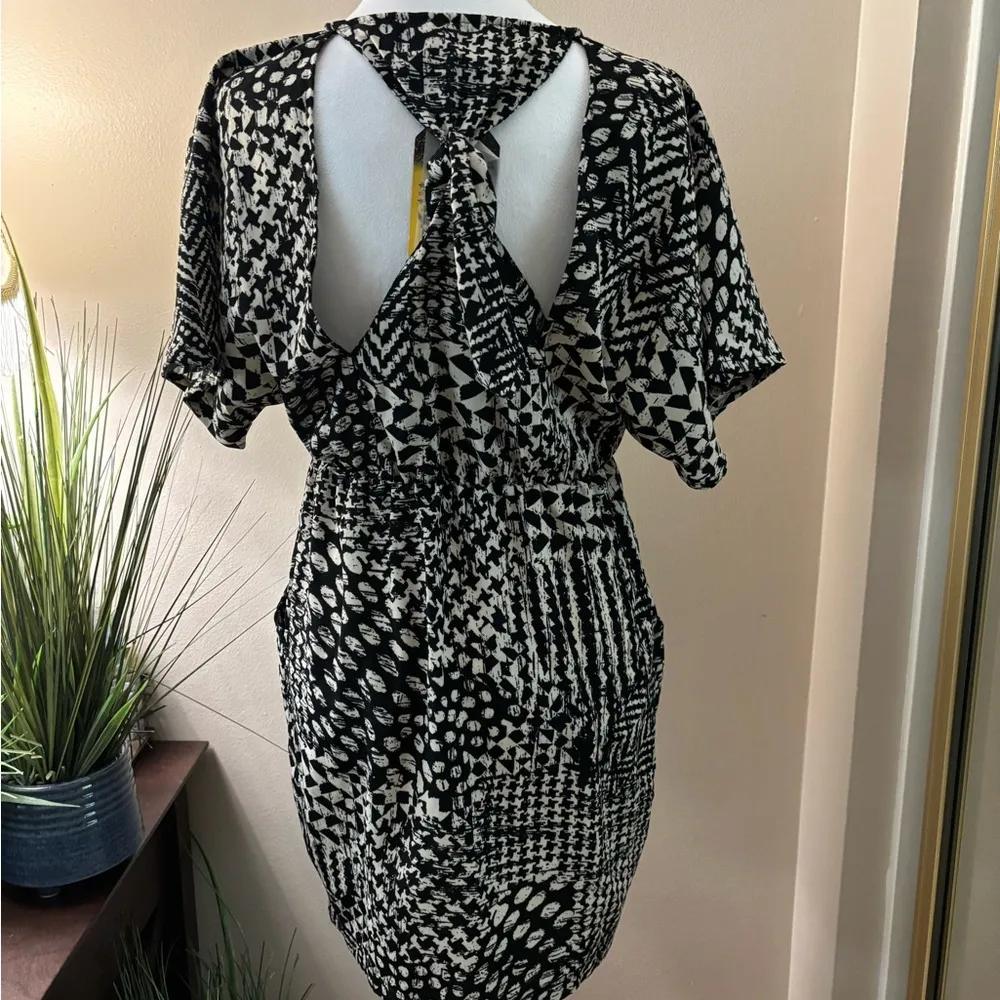 Tramp Black Short Sleeve Geometric Front Zip Up Dress Size 6 - Image 5