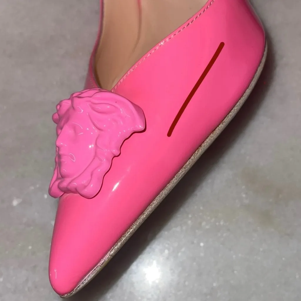 New Versace Pink Palazzo Medusa Patent Leather Pointed Toe Pump in Pink - Image 15