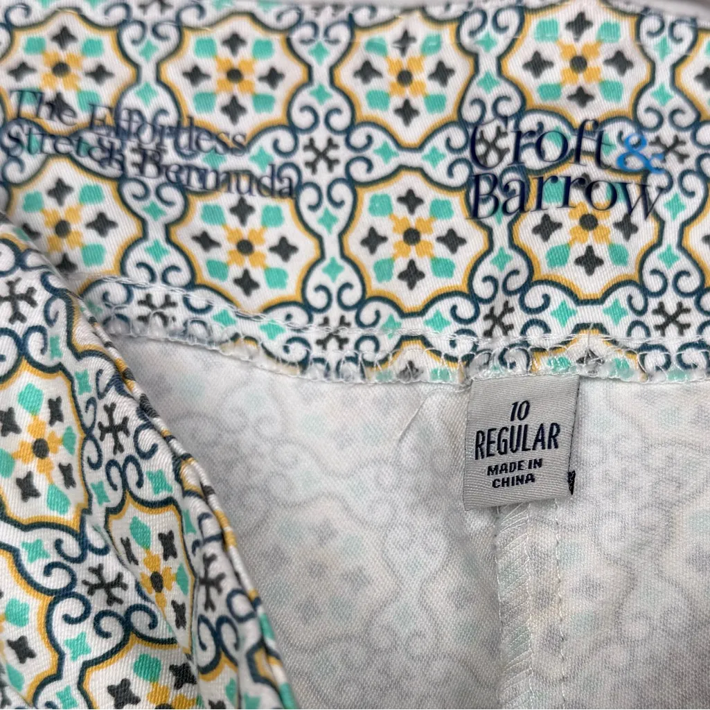 Croft & Barrow Women's Patterned Shorts - Blue and Cream - Image 6