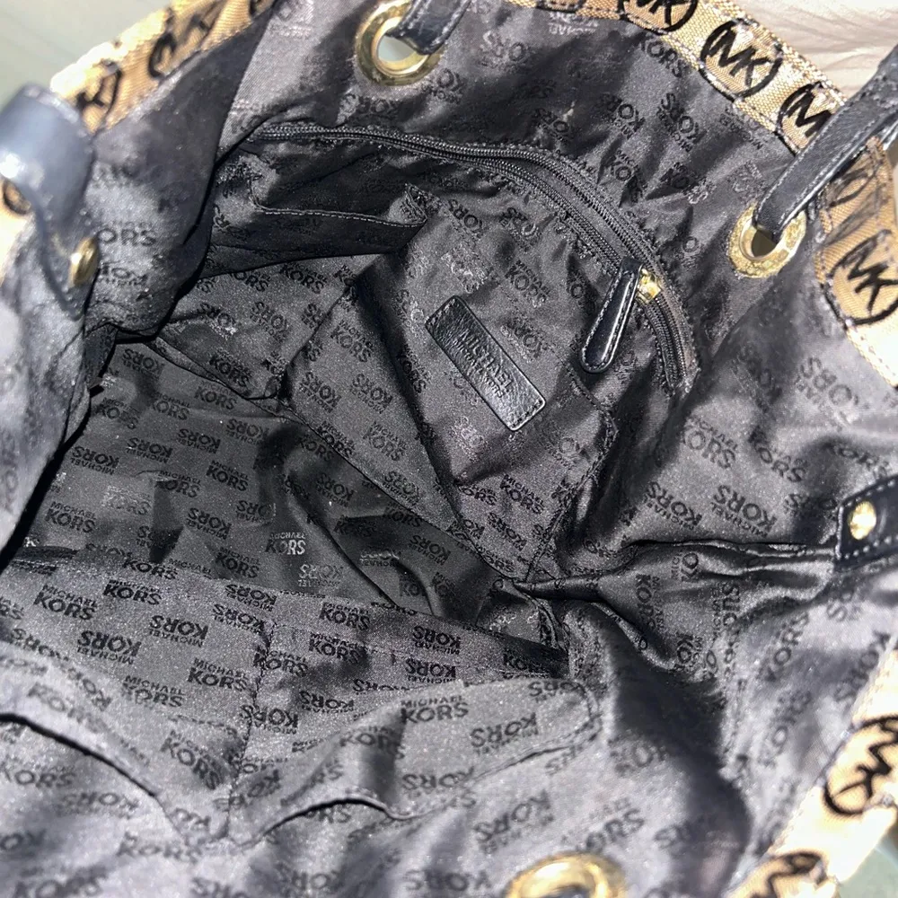 Micheal Kors extra long nude purse - Image 3