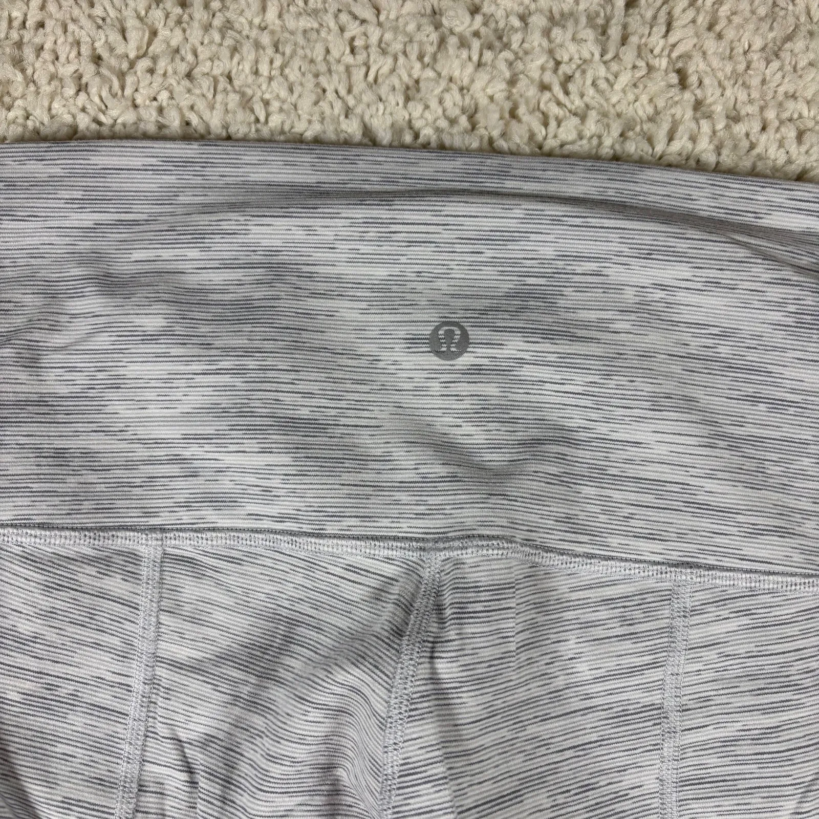 Lululemon Align High Rise Pant Light Gray Heathered Mesh Panel Cropped Size 8 - Image 7