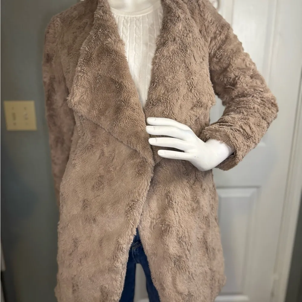 BB Dakota Tucker Wubby Faux Fur Coat
BB Dakota by Steve Madden - Image 2