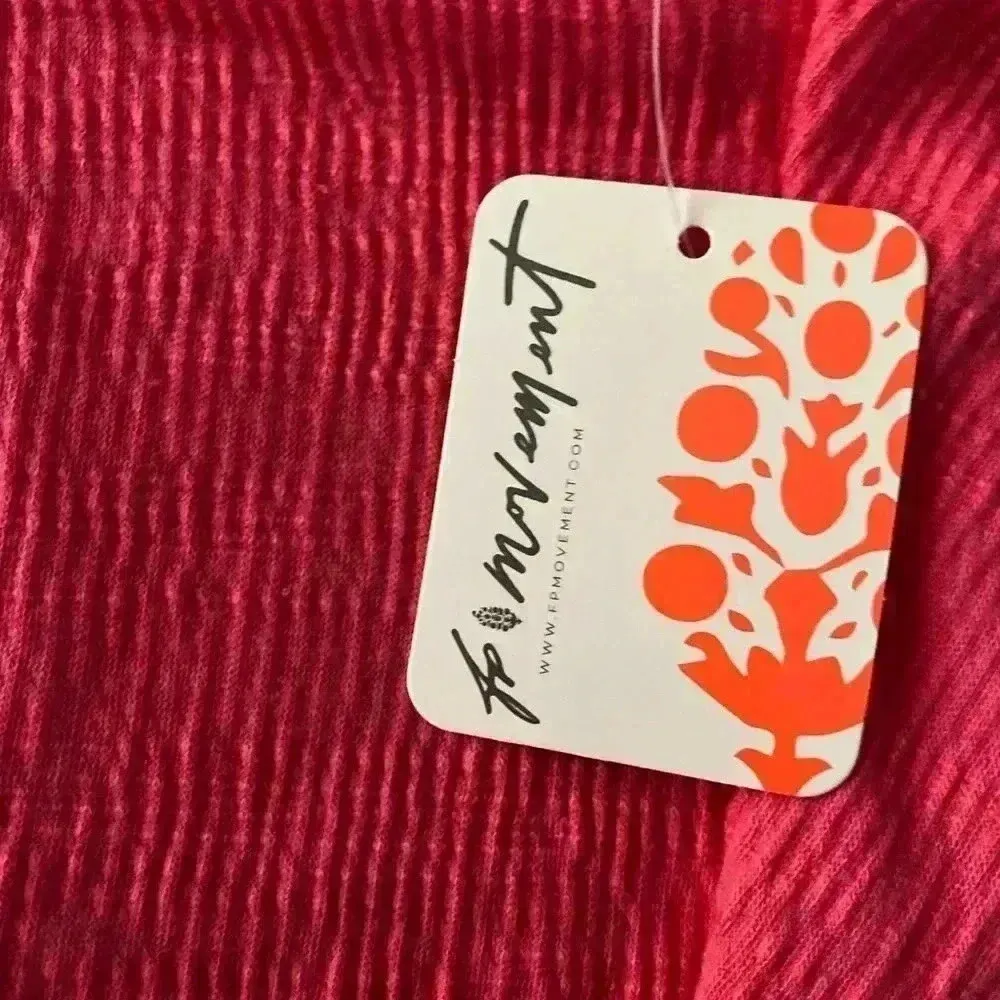 🆕 Bright Red Full Hearts Tank L 🆕 - Image 15