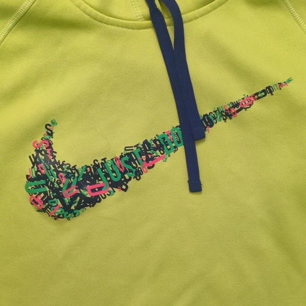 Nike  therma for hoodie size small - Image 2