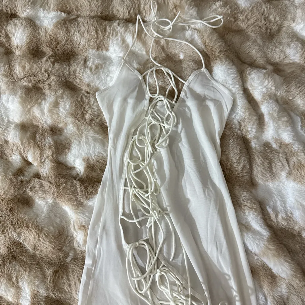Elegant White Dress with Unique String Design Size XS - Image 5
