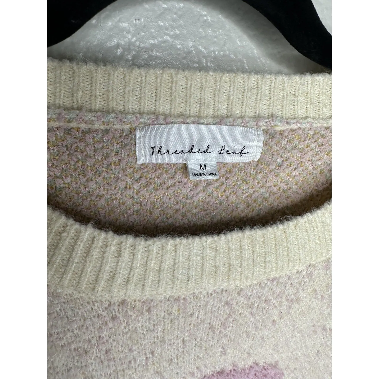 Threaded Leaf Sweater Womens Medium Cream Pastel Hearts Crewneck Pullover Fuzzy - Image 3