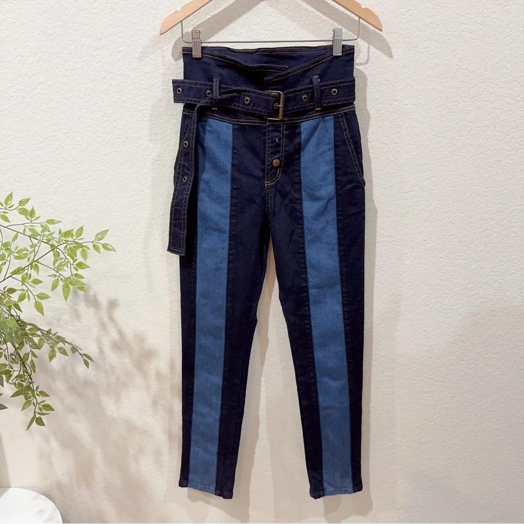 Honey Punch High Waisted Contrast Cotton Jeans with Belt Size S Preowned - Image 2