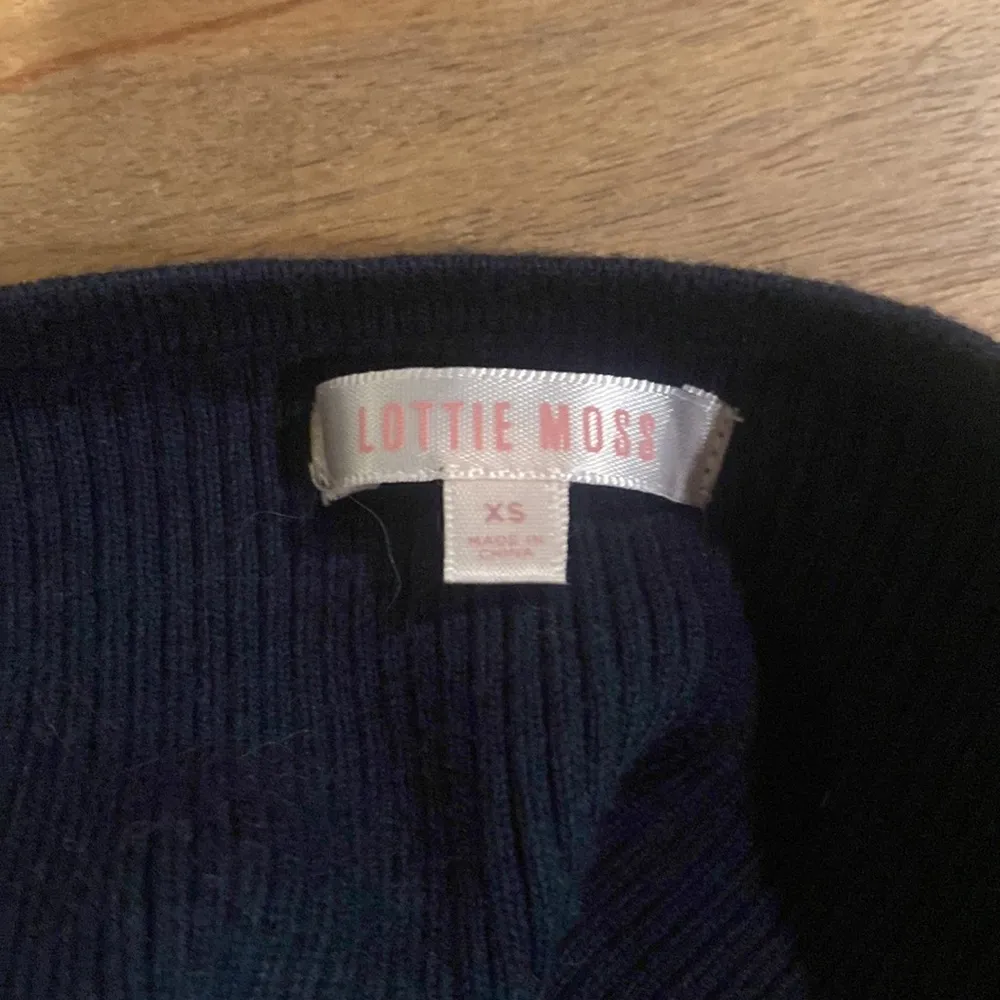 Elegant Black Women's Top - Image 4