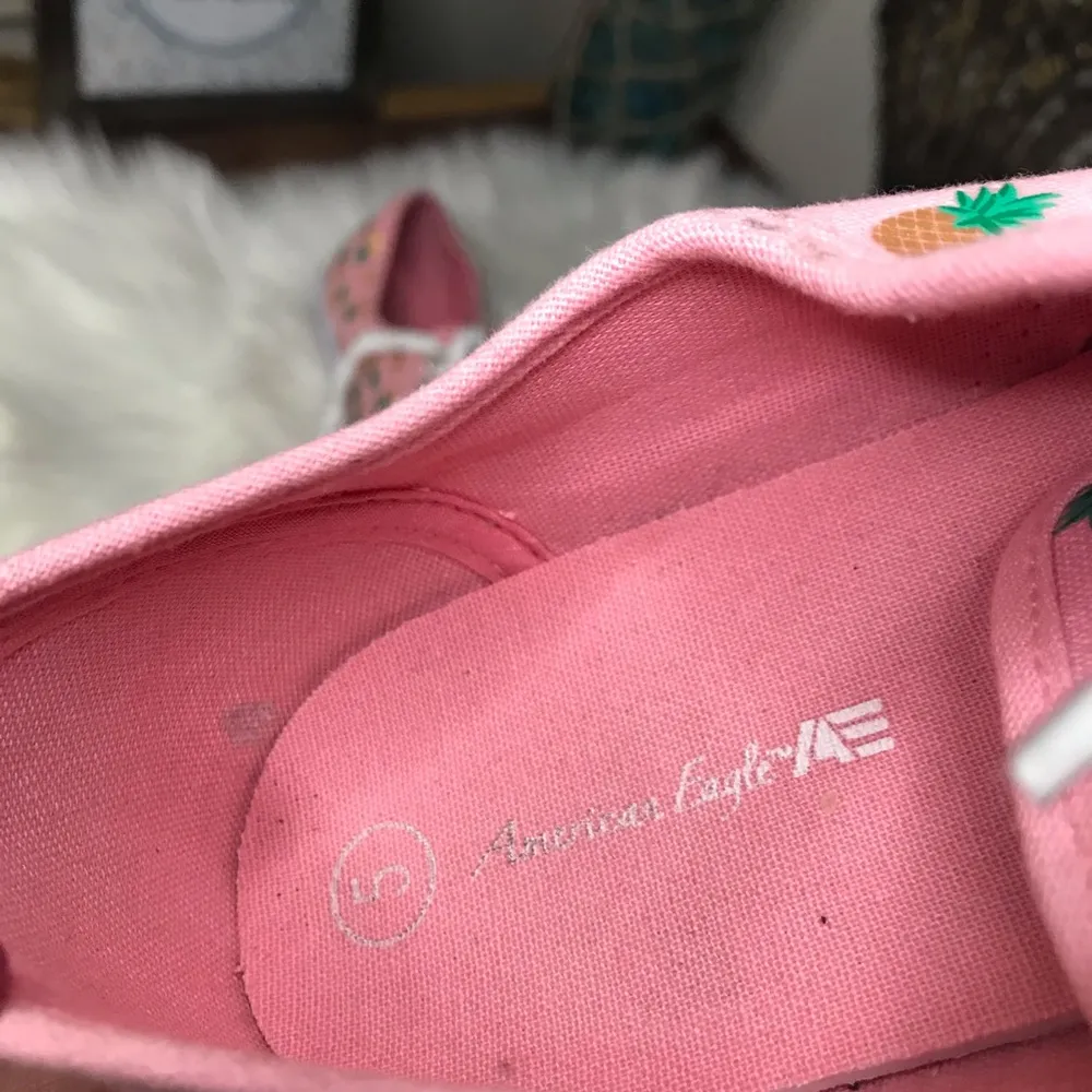 AEO pink canvas shoes w/ gold pineapples size 7.5 - Image 5