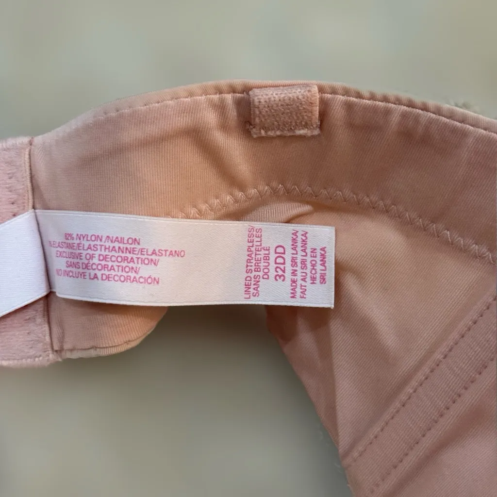 Victoria’s Secret Push-Up Strapless Bra 32DD Light Pink w/ Bow Charm - Image 6