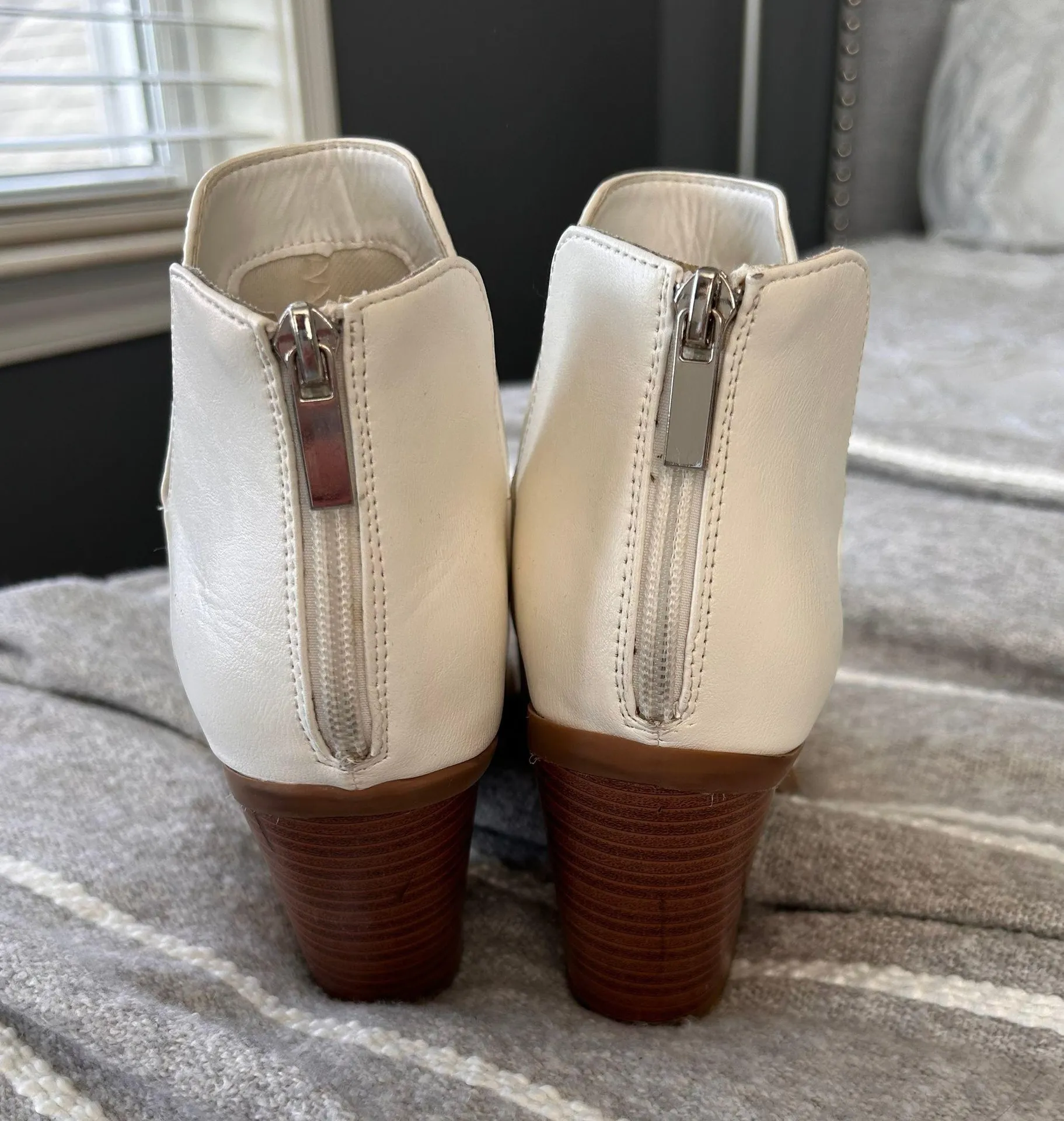 White Cowgirl Booties Size 9 - Image 3