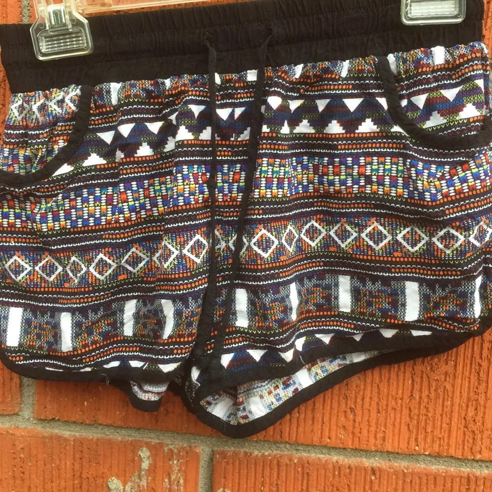 💜CLEARANCE💜Colorful shorts.Small rip crotch seam - Image 3