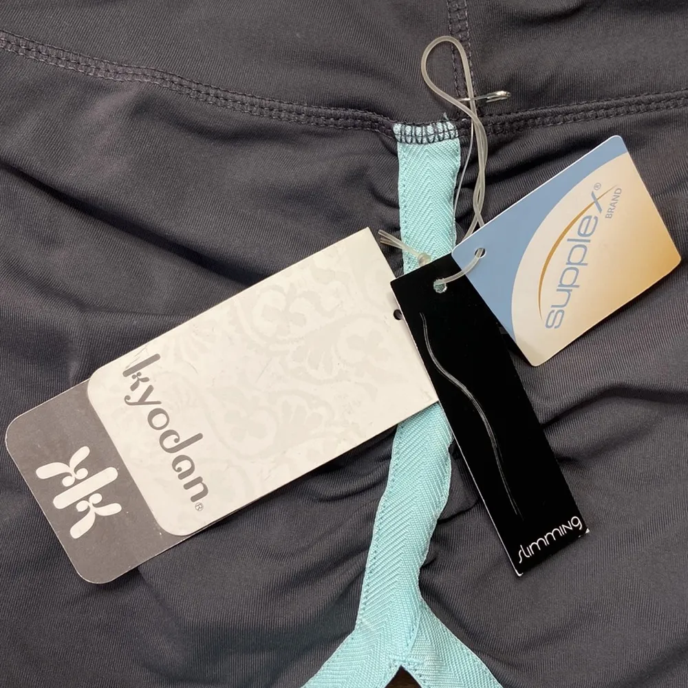 Kyodan Women’s Grey/Light Blue Slimming Booty Shorts Size Small NWT - Image 5