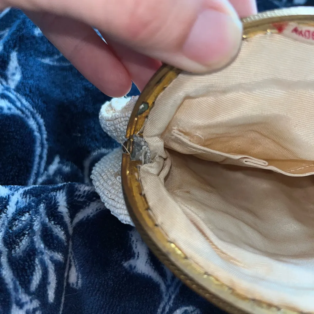 Rare Vintage 1920’s Micro Beaded Kiss - Image 4