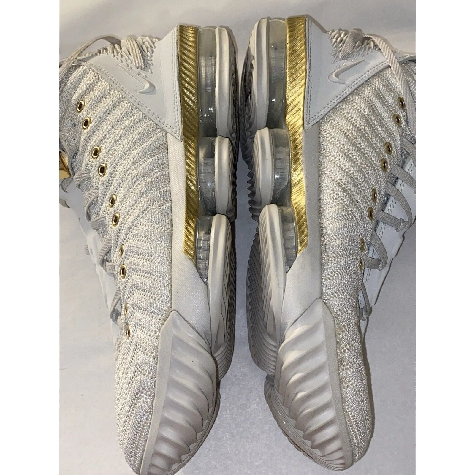 Nike Women’s Size 9.5  HFR LeBron 16 EUC clean - Image 7