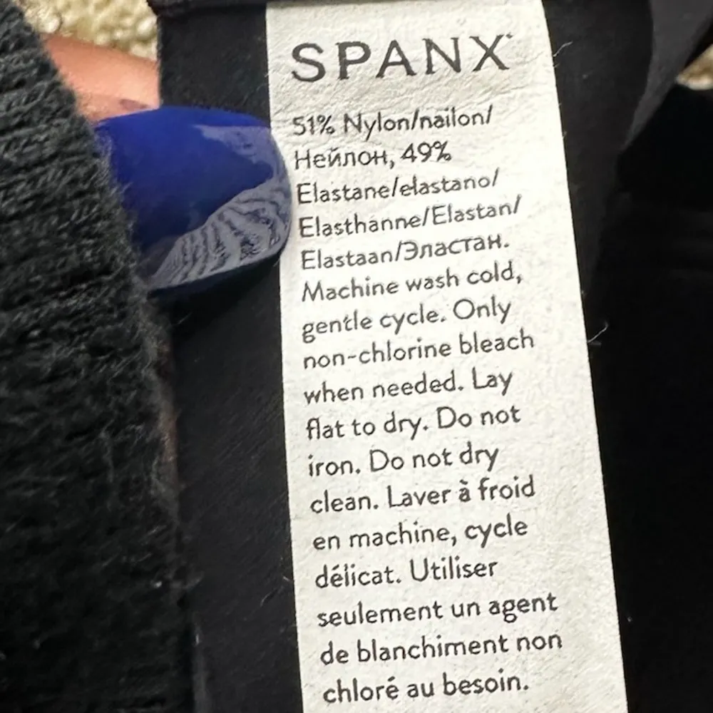 Spanx  FLEXFeel Medium Impact sports bra NEW Size medium Black - Image 7