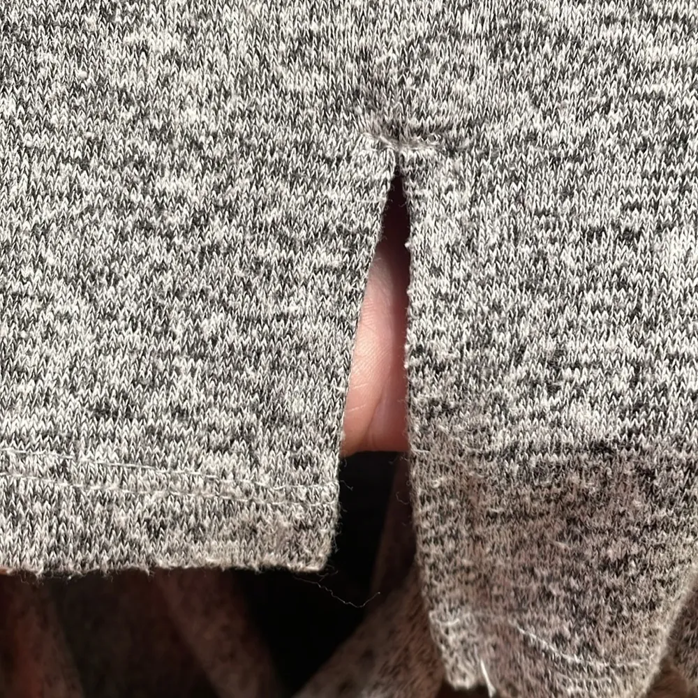 Old Navy 🤡🤡🤡3 for 12$ 🤡🤡🤡 Heather Gray Sweater - Image 6