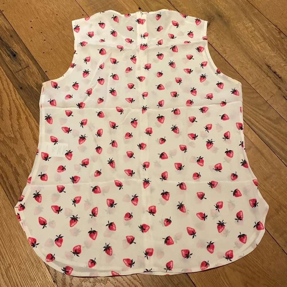 Equipment Silk White Tank Shell Top Sleeveless Strawberry Print SP - Image 5