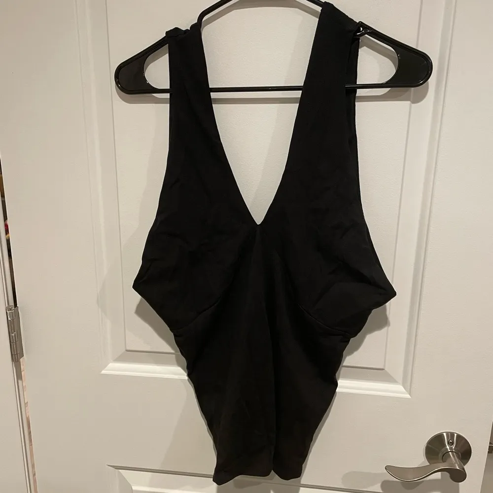 Express Black Sleeveless Fitted Bodysuit - Image 4