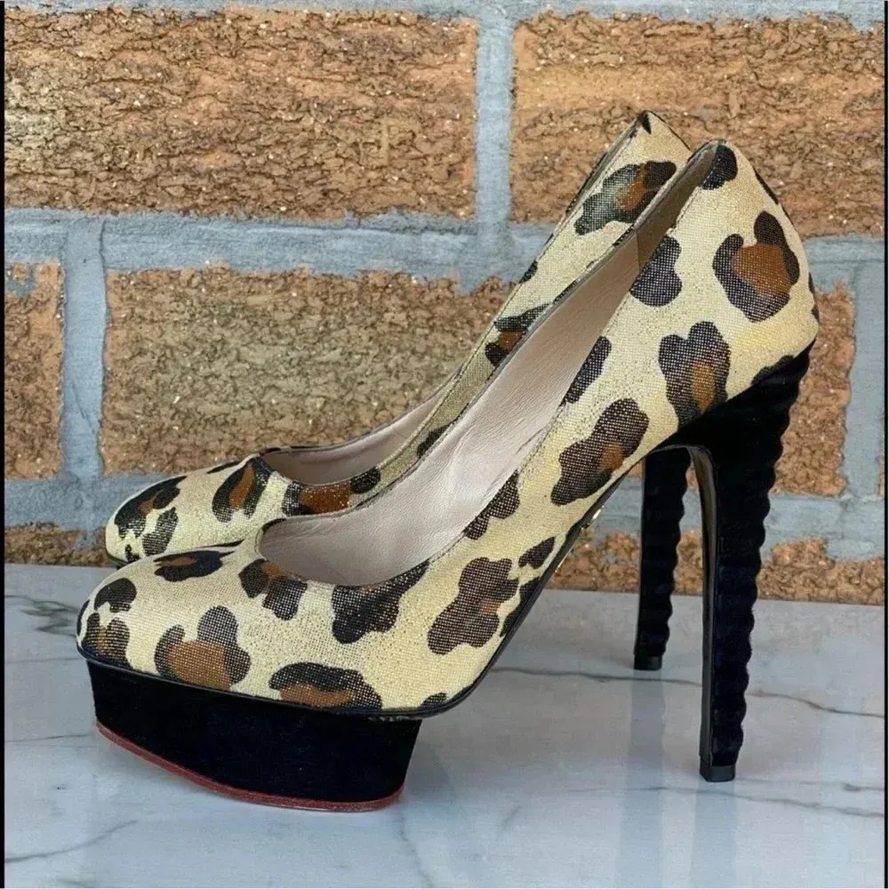 Charlotte Olympia Dolly Leopard Beige Gold
Black Figure Heel Platform Pump 37.5 - Image 4