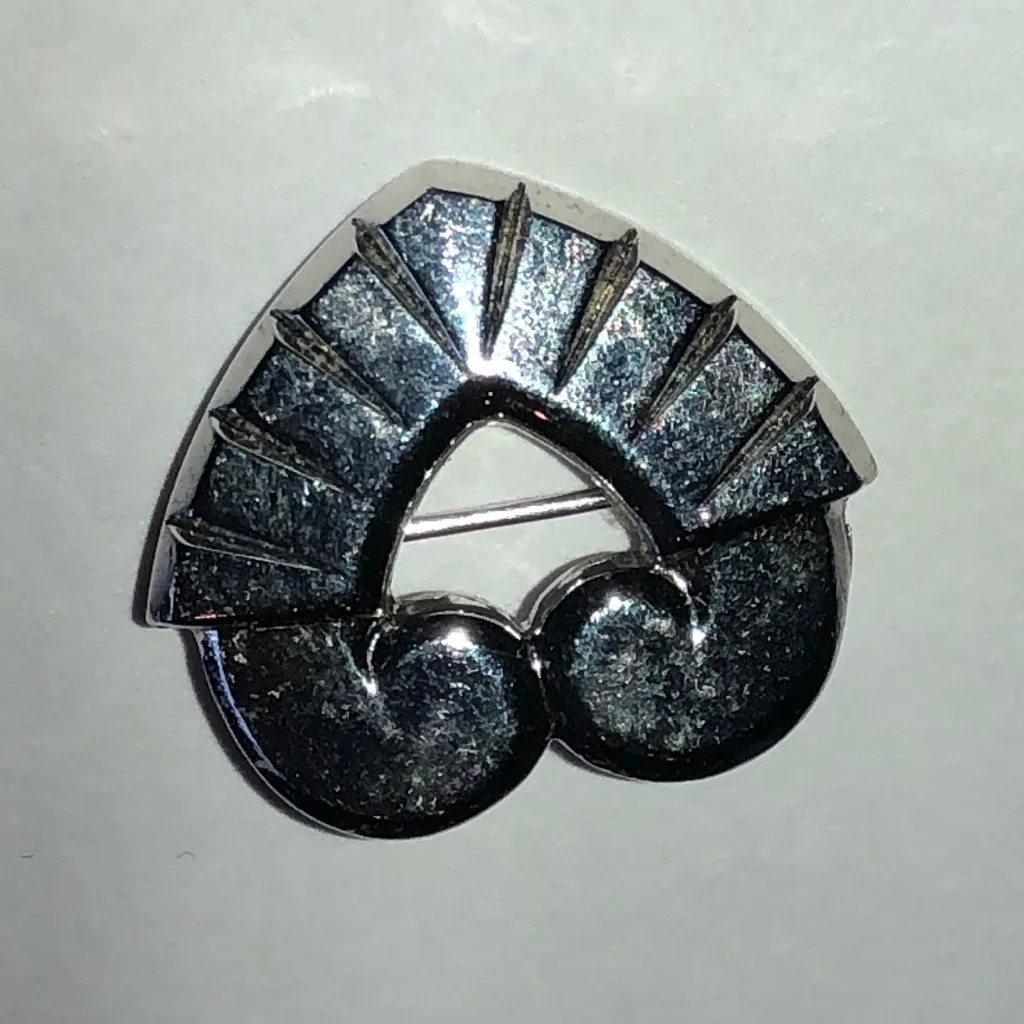 Elegant Silver Tone Vintage Retro Boho Heart Brooch - Image 2