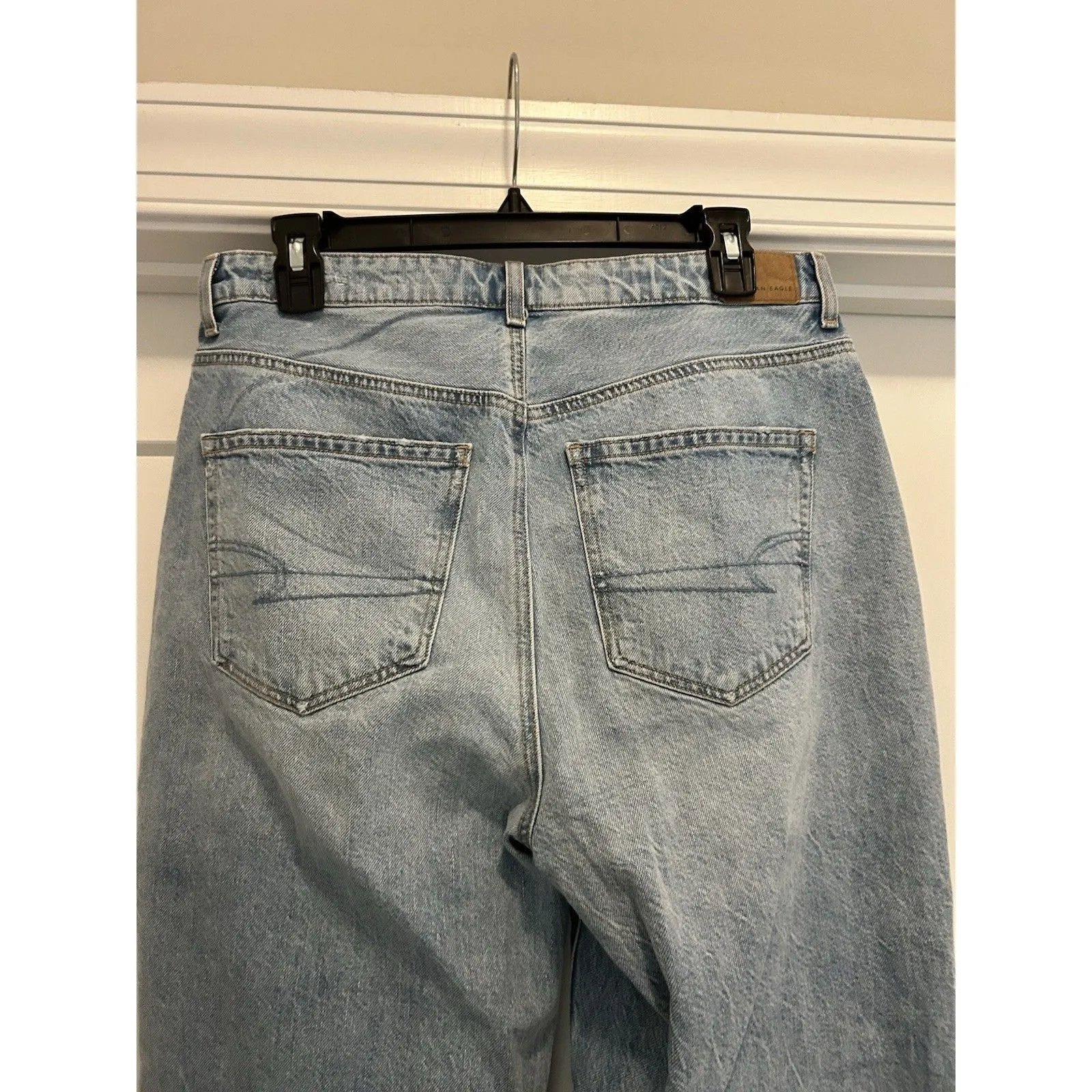 Women’s American Eagle Jeans High Rise Mom Jean Size 10 Regular Stretch Med Wash - Image 7