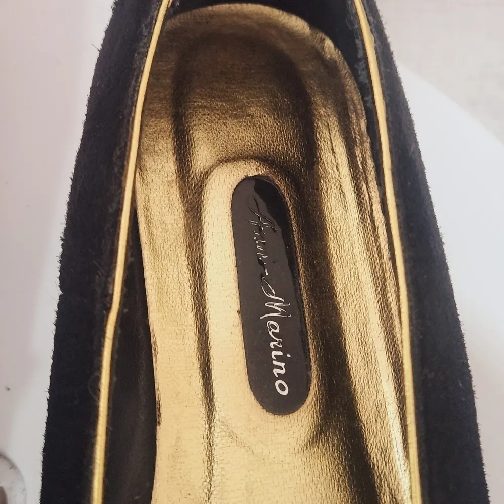 Ann Marino Leather Loafer Style Shoes Black Lined With a Golden Detail Size: 7.5 - Image 9