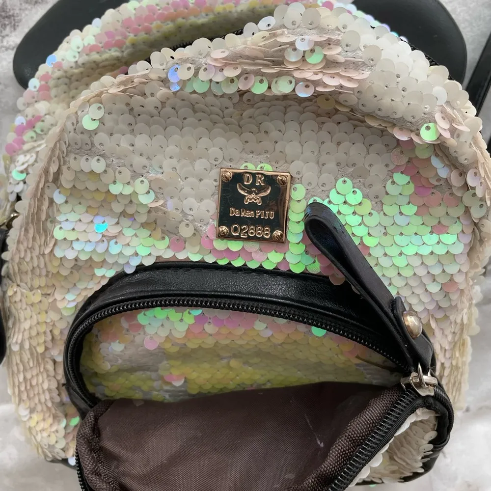 D&R Daren Piju sequins white and pink backpack party black back removable straps - Image 8