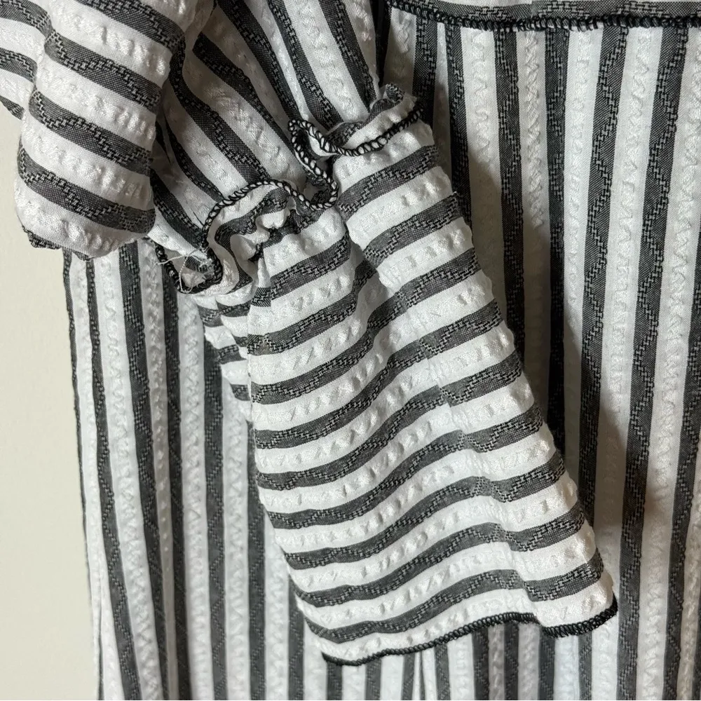 🏷️NWT Fashion Fuse 3/4 Sleeves Striped Seersucker Off Shoulder Ruffle Top S - Image 3
