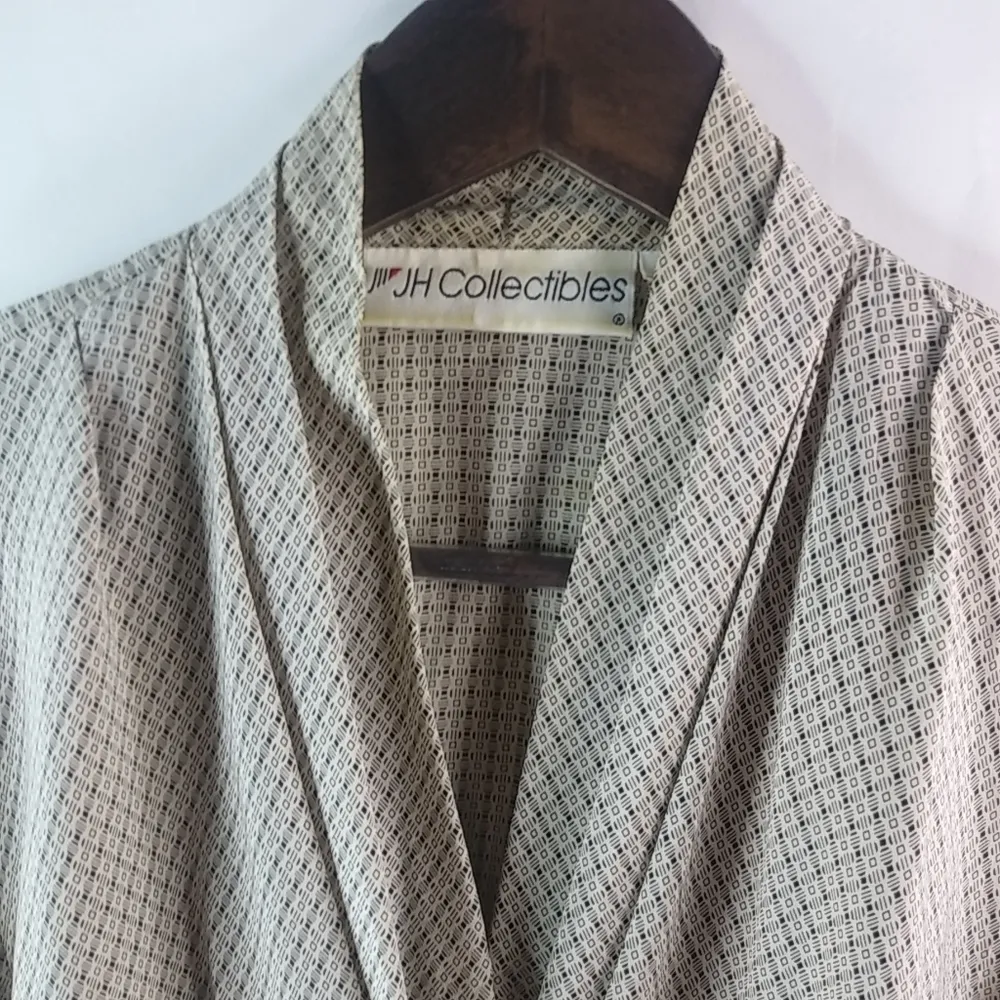 JH 8 Silk Vintage Black Creme Tiny Pattern Top - Image 6