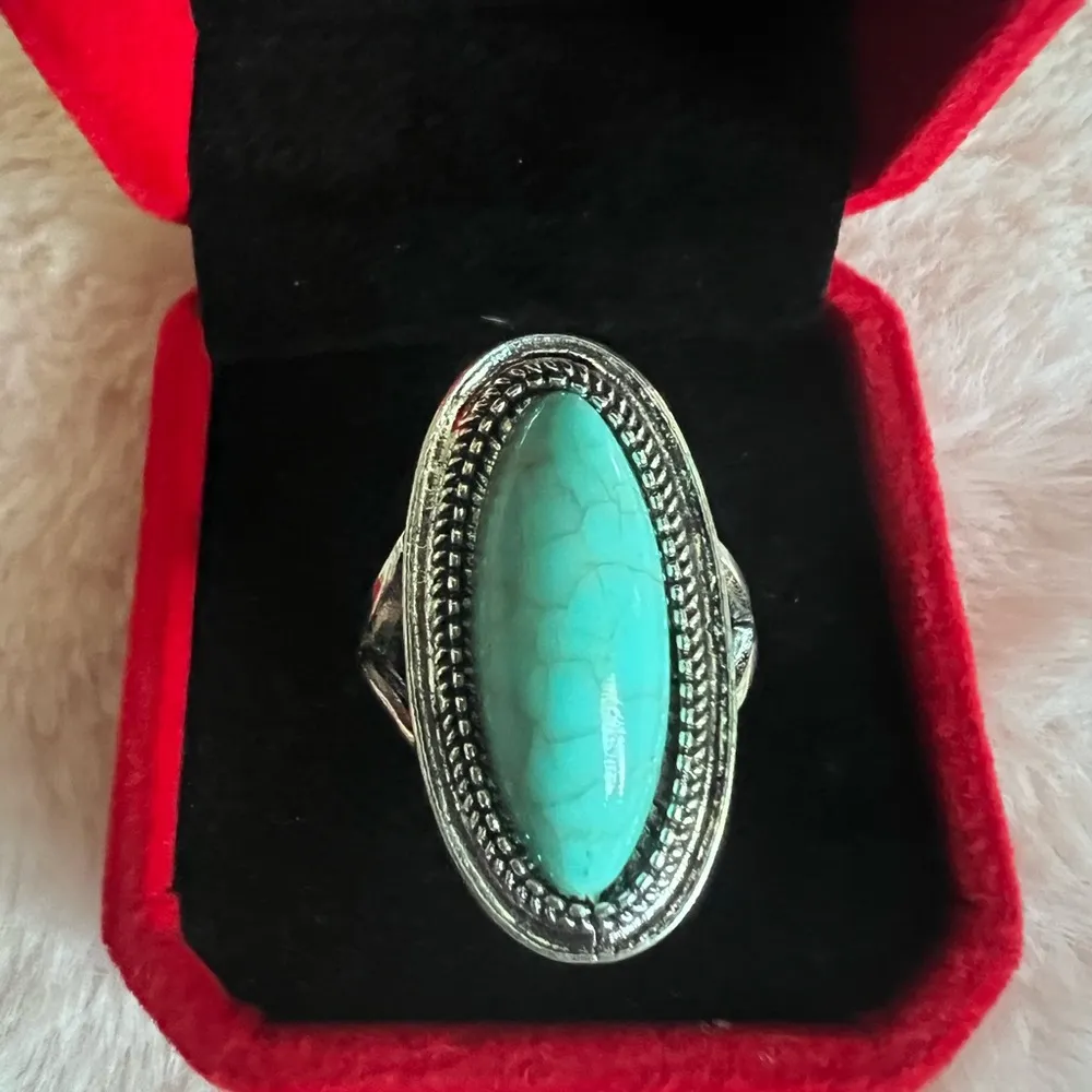 Gorgeous Silver Simulated Turquoise Ring Size 7 Blue - Image 2