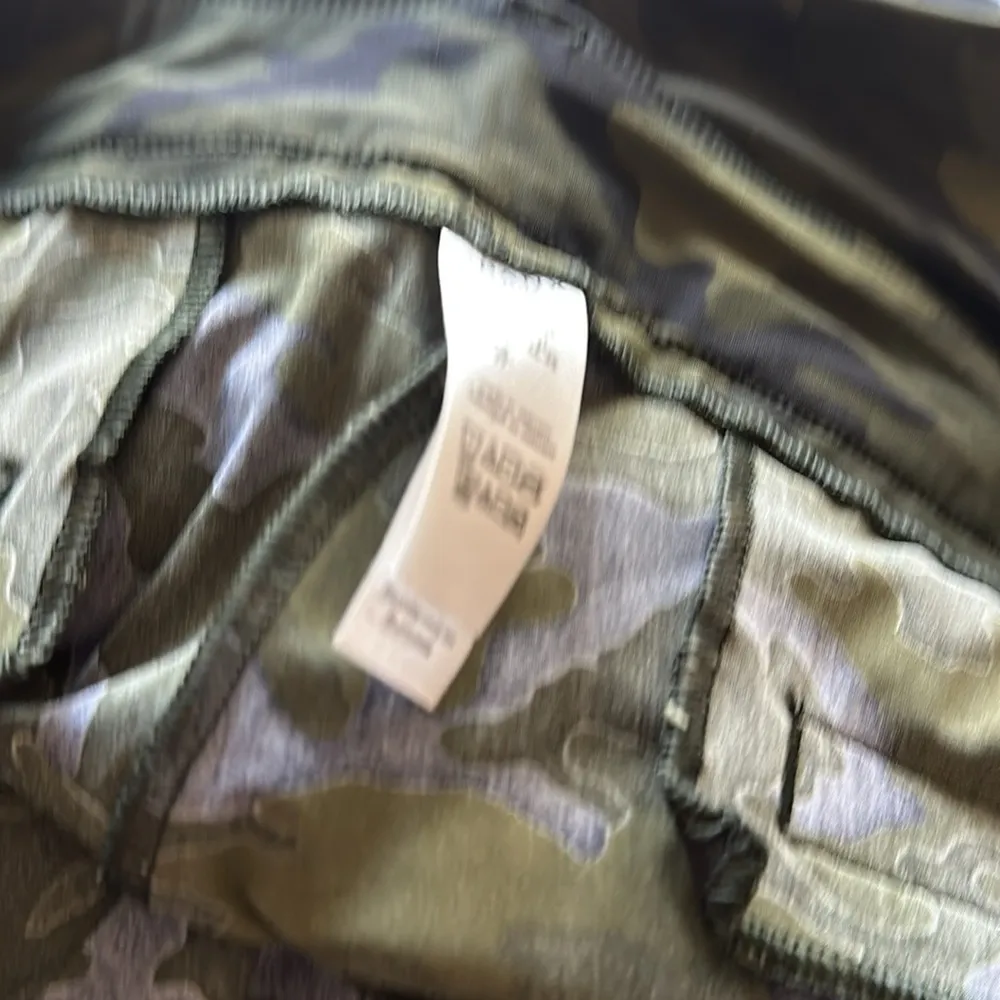 NWT Spanx Womens Sunshine Shorts 6”‎ Pull On 4Way Stretch Green Camo - Image 7