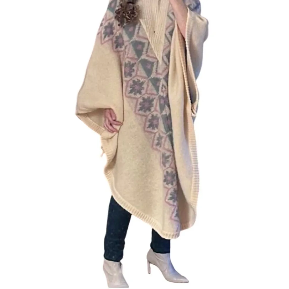 Vintage Icewear Iceland 100% Pure New Wool Geometric Fair Isle Poncho Sweater Gray Size undefined - Image 2