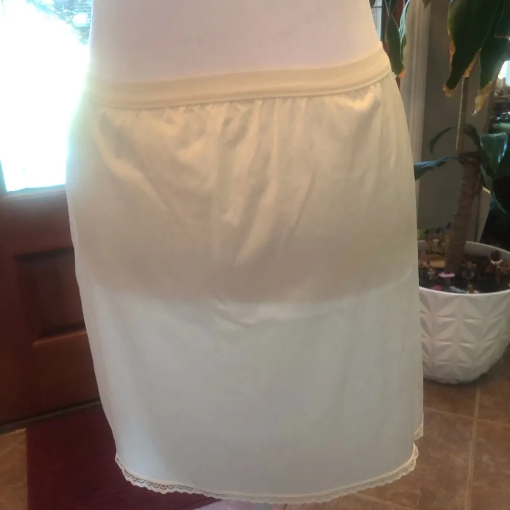 Vintage Vanity Fair Half Slip Candlelight Size Small - Image 5
